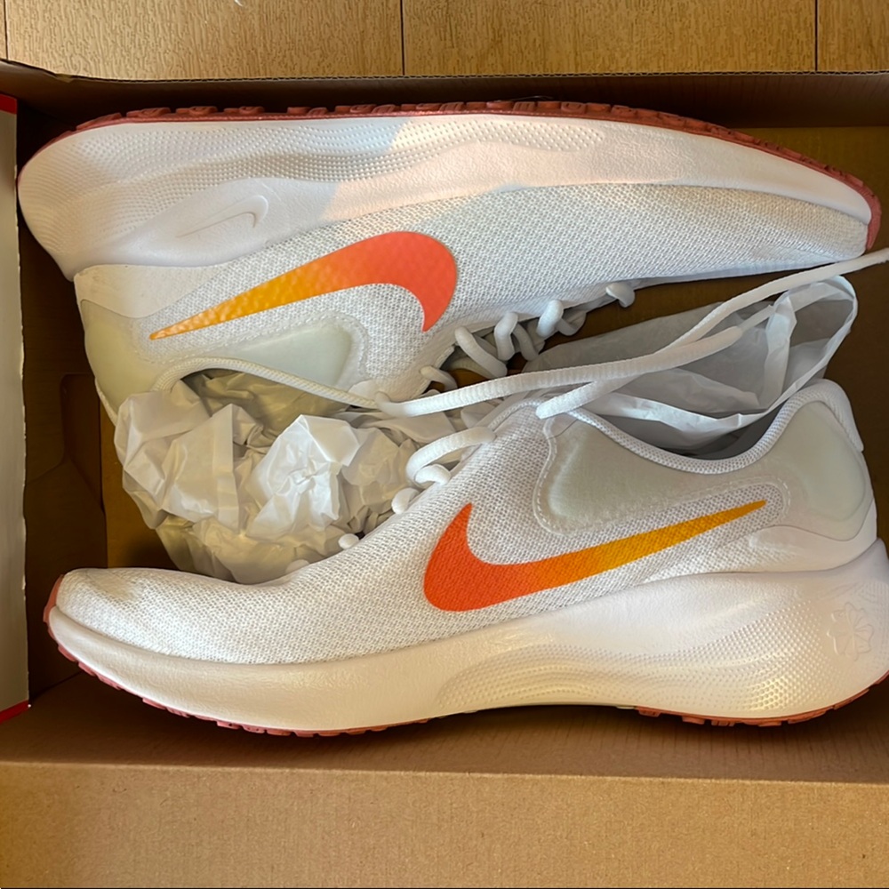 NWT Nike Revolution 7 Women's Running Shoes